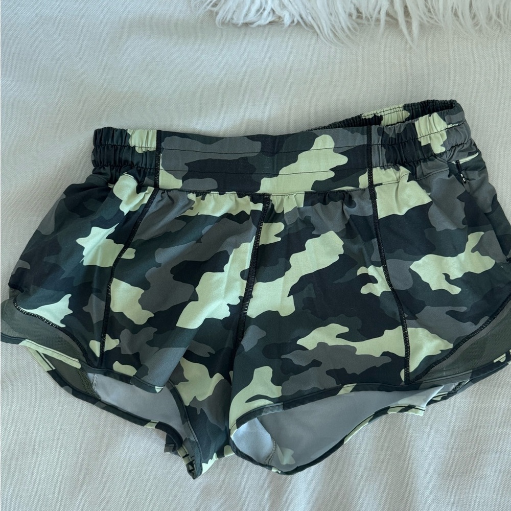 Lululemon size 8 2.5’